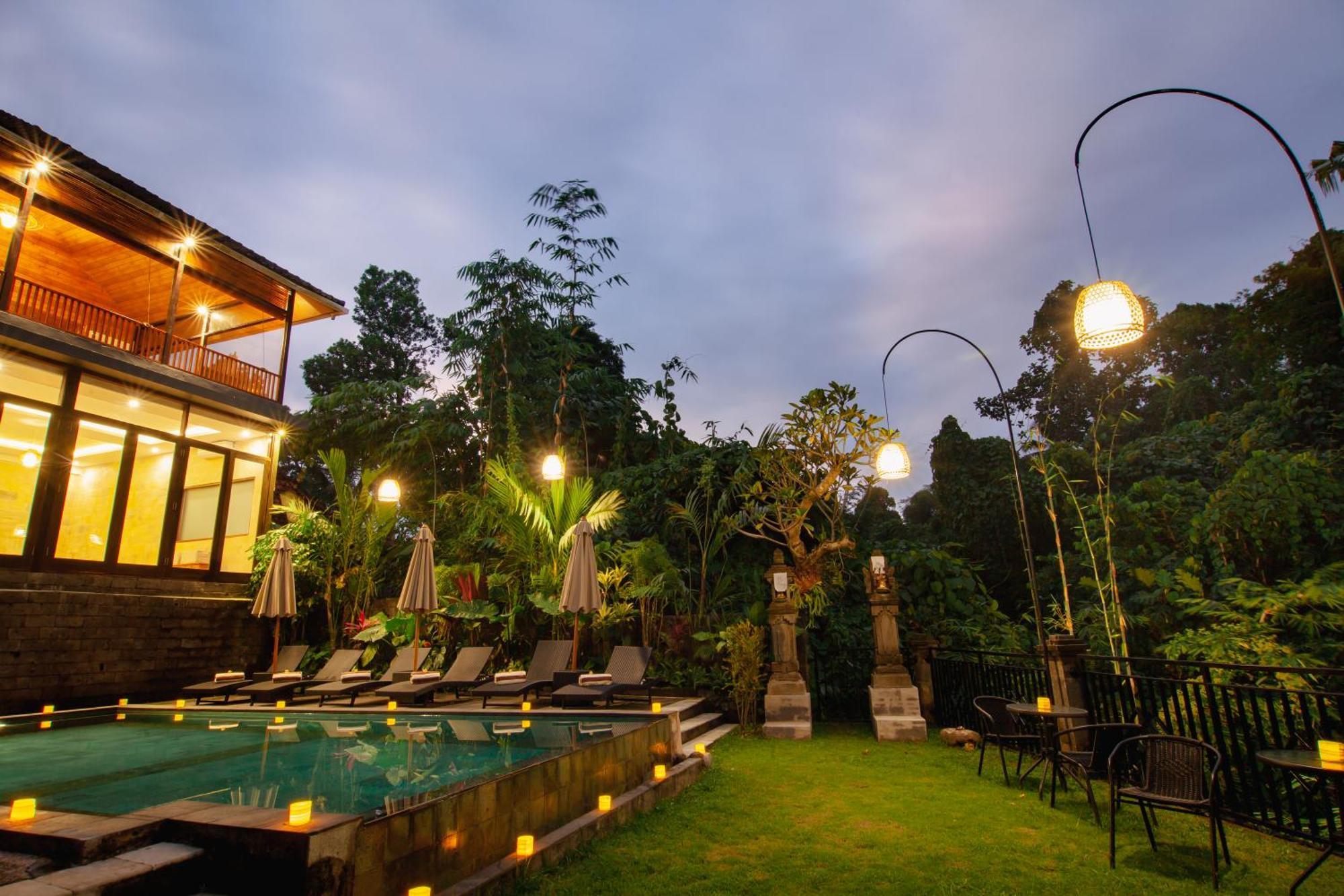 Ahamta By Prasi Hotel 3*